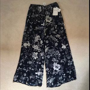 NEW WITH TAG Lily White Flowy Pants